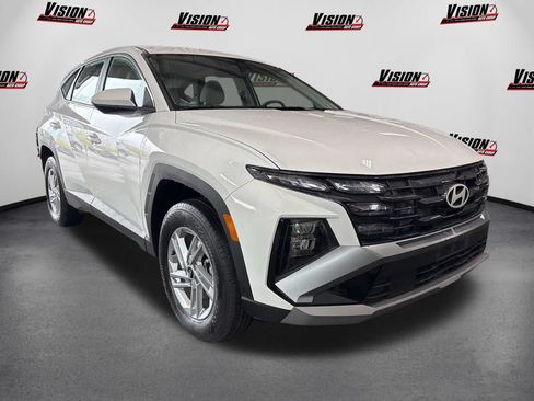 Used 2026 Hyundai Tucson SE AWD/4WD image 3