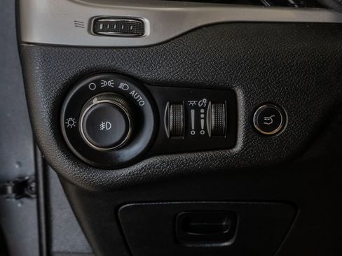 Used 2015 Jeep Cherokee Trailhawk w/ Comfort/Convenience Group AWD/4WD image 14