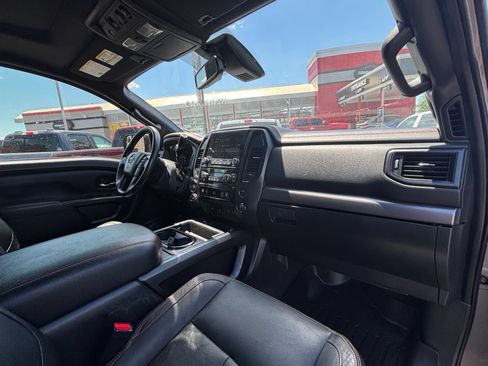 Used 2021 Nissan Titan PRO-4X w/ Pro-4x Convenience Package AWD/4WD image 27