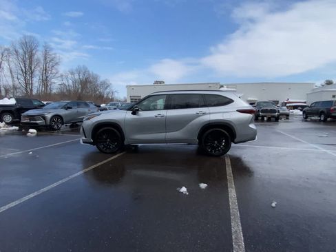 Certified 2025 Toyota Highlander XSE image 10