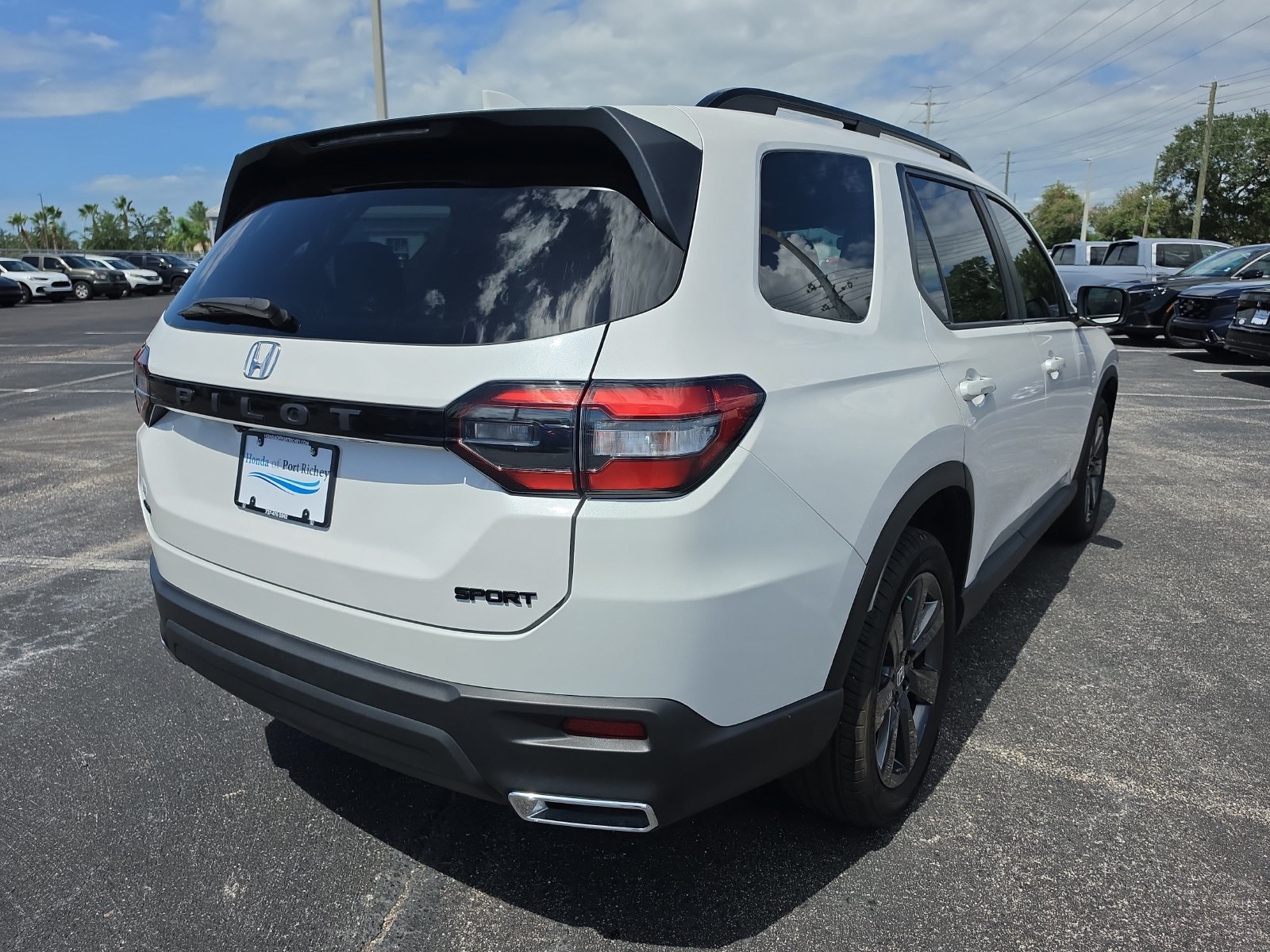Used 2025 Honda Pilot Sport image 4
