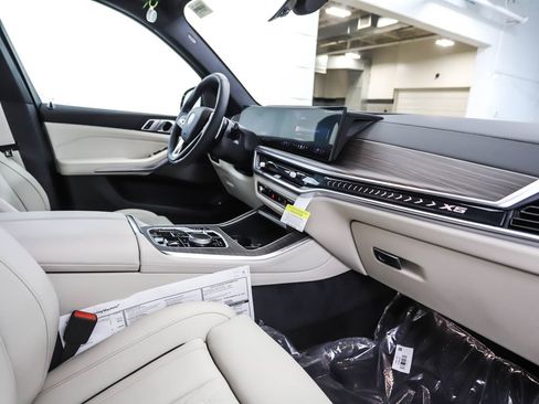 New 2026 BMW X5 xDrive50e w/ Climate Comfort Package image 29