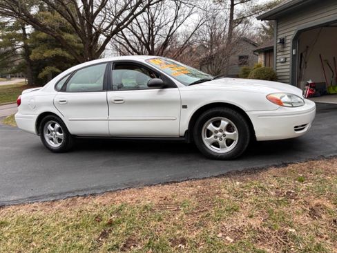 Used 2004 Ford Taurus SES image 32