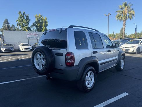 Used 2007 Jeep Liberty Sport image 3
