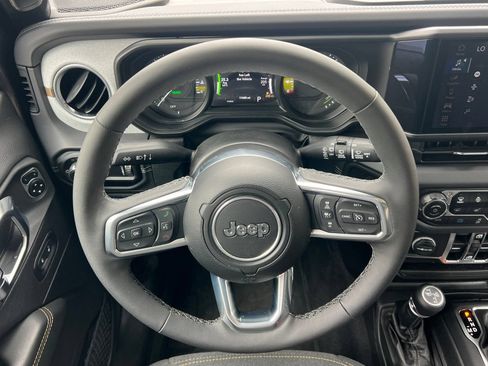 Used 2025 Jeep Wrangler Unlimited Sahara AWD/4WD image 14