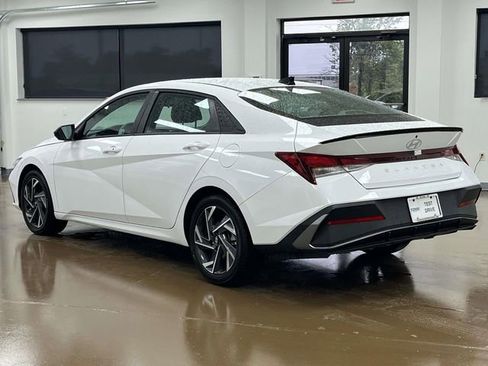 Certified 2025 Hyundai Elantra Sport FWD image 7
