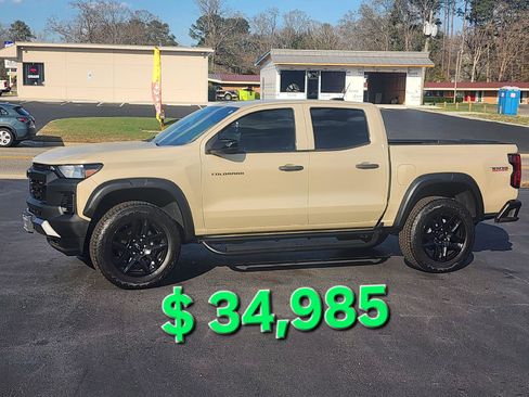 Used 2023 Chevrolet Colorado Trail Boss w/ Advanced Trailering Package image 2