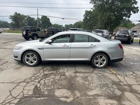 Used 2015 Ford Taurus SEL w/ Equipment Group 201A FWD image 8