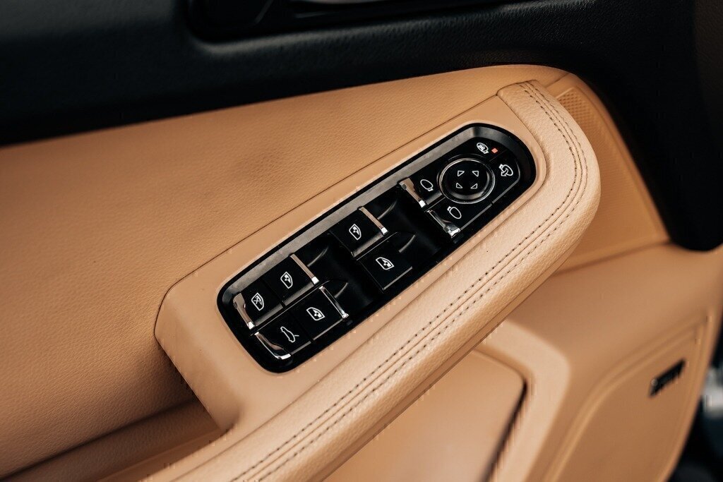 Used 2020 Porsche Macan AWD/4WD image 19