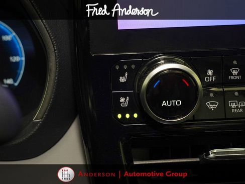 Used 2024 Toyota Highlander Platinum FWD image 17