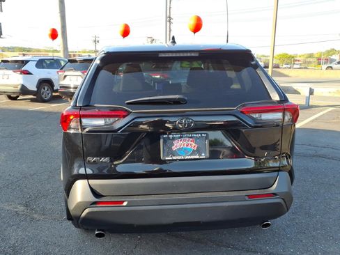 Certified 2023 Toyota RAV4 LE AWD/4WD image 5
