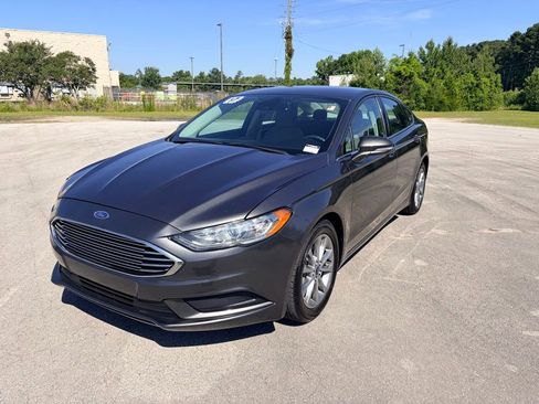 Certified 2017 Ford Fusion SE FWD image 5