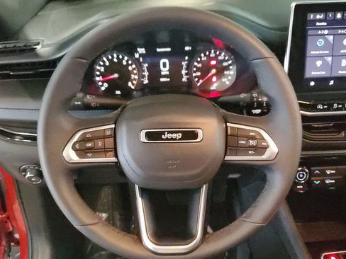 Used 2025 Jeep Compass Latitude w/ Altitude Special Edition image 28