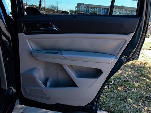 Used 2019 Volkswagen Atlas SE w/ Towing Package image 32