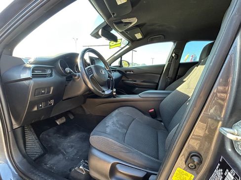 Used 2018 Toyota C-HR XLE image 12