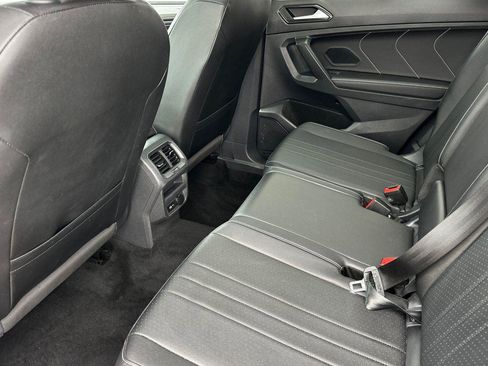 Used 2022 Volkswagen Tiguan SE R-Line image 12