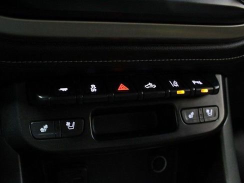 Used 2021 GMC Canyon Denali image 29