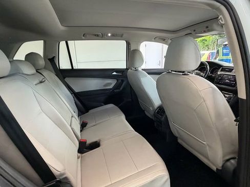 Used 2018 Volkswagen Tiguan SEL AWD/4WD image 13