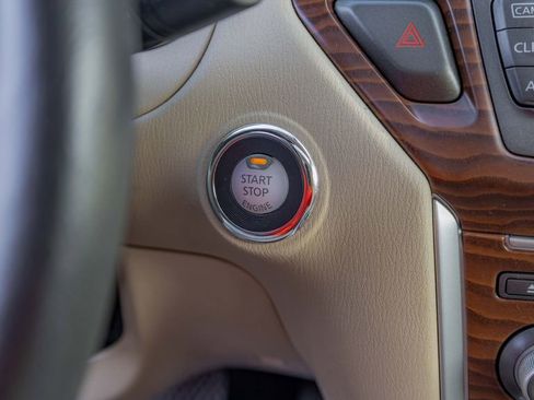 Used 2020 Nissan Pathfinder Platinum image 31