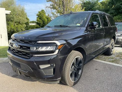 Used 2023 Ford Expedition Limited AWD/4WD image 2