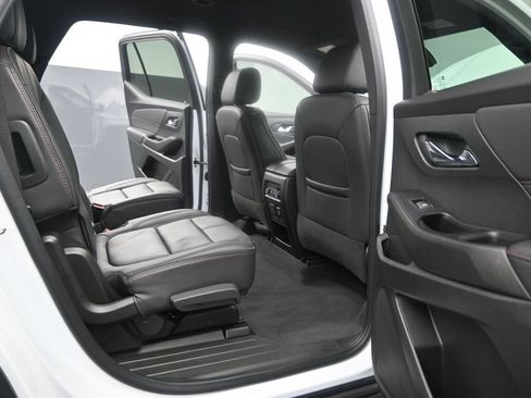 Used 2024 Chevrolet Traverse RS FWD image 18
