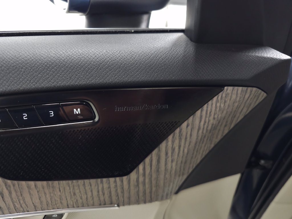 Certified 2024 Volvo XC90 B6 Plus w/ Protection Package Premier AWD/4WD image 16