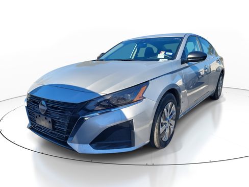 Used 2024 Nissan Altima 2.5 S image 2