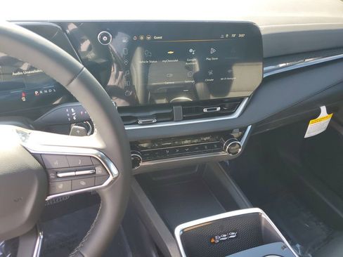 New 2026 Chevrolet Equinox LT w/ Convenience Package II FWD image 24