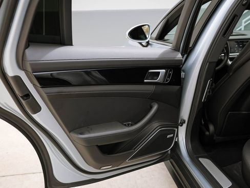 Used 2018 Porsche Panamera 4S image 31