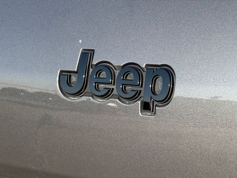 Used 2024 Jeep Grand Cherokee L Limited w/ Black Appearance Package AWD/4WD image 11