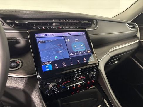 Used 2023 Jeep Grand Cherokee Limited image 16