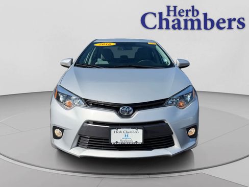 Used 2016 Toyota Corolla LE FWD image 2