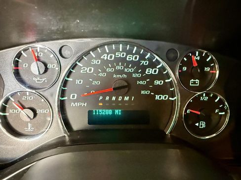 Used 2018 Chevrolet Express 2500 w/ Driver Convenience Package RWD image 19