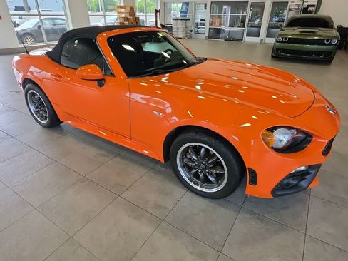 Used 2017 FIAT 124 Spider Classica RWD image 6