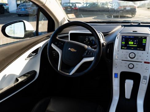 Used 2015 Chevrolet Volt Premium w/ Premium Trim Package image 9