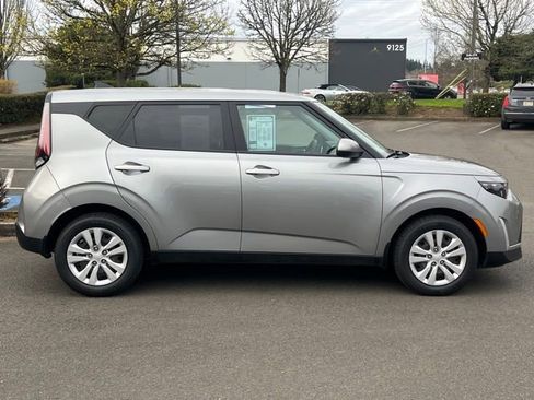 Used 2023 Kia Soul LX image 8