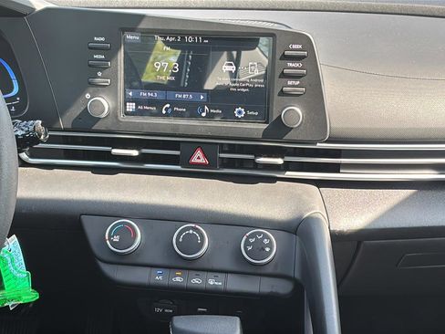 Certified 2025 Hyundai Elantra SE image 23