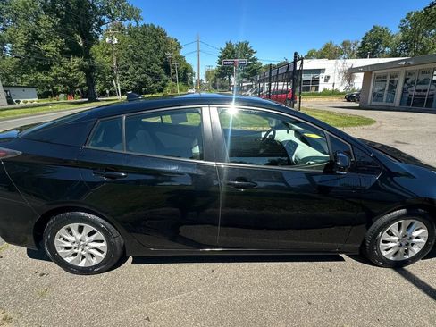 Used 2018 Toyota Prius Two w/ Prius Two Safety Plus Package FWD image 4