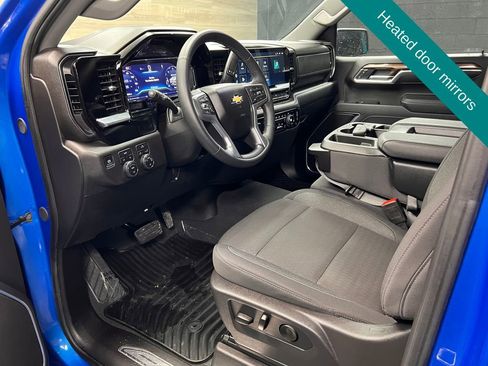 Used 2025 Chevrolet Silverado 1500 LT AWD/4WD image 3