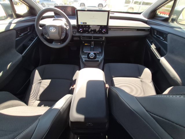 Used 2026 Toyota C-HR AWD/4WD image 18