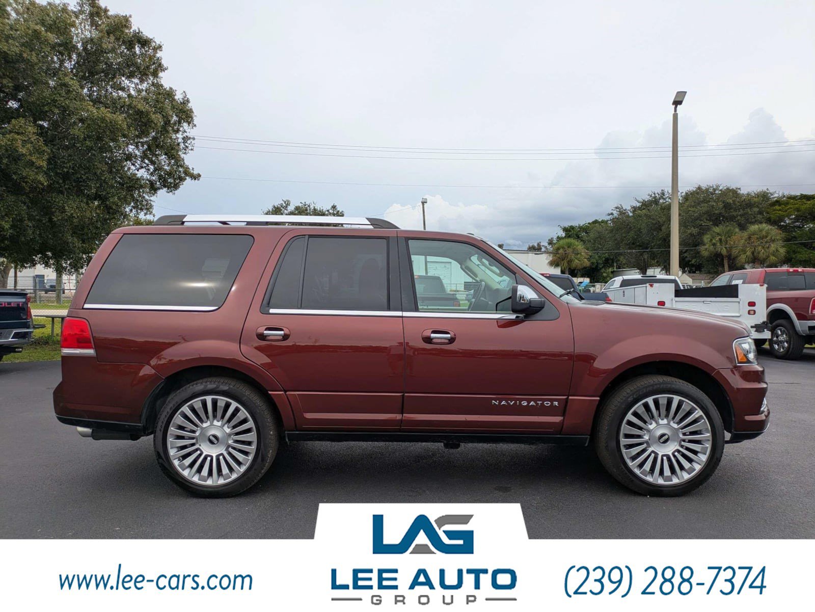 Used 2015 Lincoln Navigator 4WD w/ Equipment Group 101A Reserve image 2