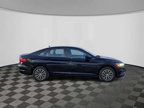 Used 2021 Volkswagen Jetta SE image 8