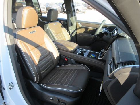 Certified 2026 GMC Acadia Denali Ultimate w/ LPO, All-Weather Package AWD/4WD image 25