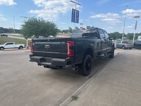 Used 2025 Ford F250 Lariat w/ Black Appearance Package image 8