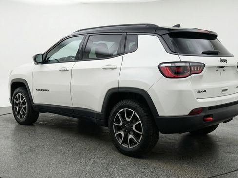 Used 2025 Jeep Compass Trailhawk AWD/4WD image 6