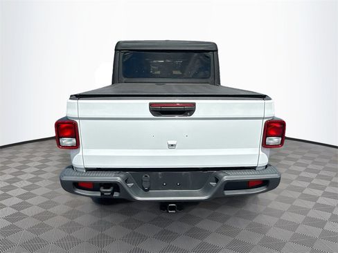 Used 2022 Jeep Gladiator Willys image 7