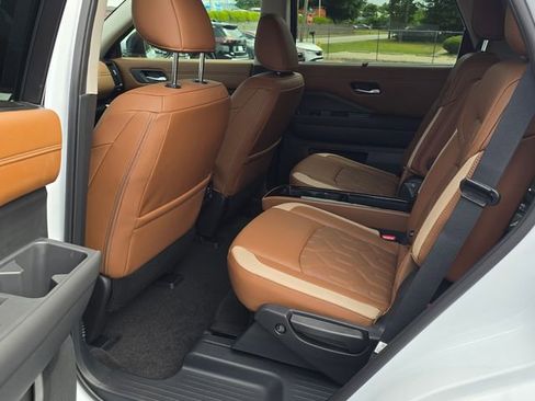 New 2026 Nissan Pathfinder Platinum AWD/4WD image 10