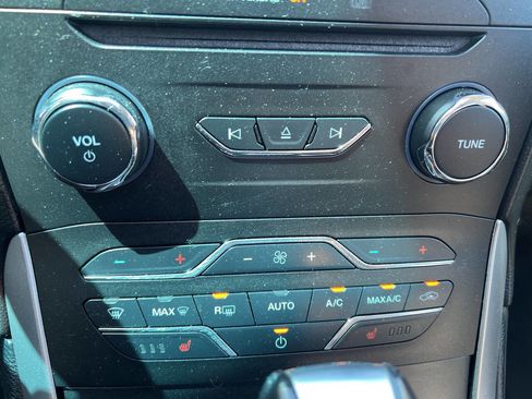 Used 2016 Ford Edge SEL w/ Equipment Group 201A AWD/4WD image 23