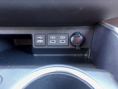 Used 2023 Toyota Highlander XSE AWD/4WD image 23