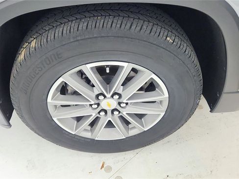 Used 2023 Chevrolet Traverse LT image 16